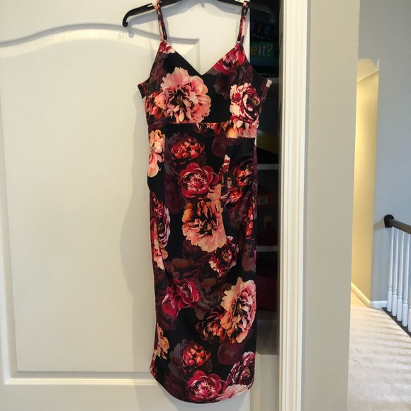 Dresses - Picture 12 of 16